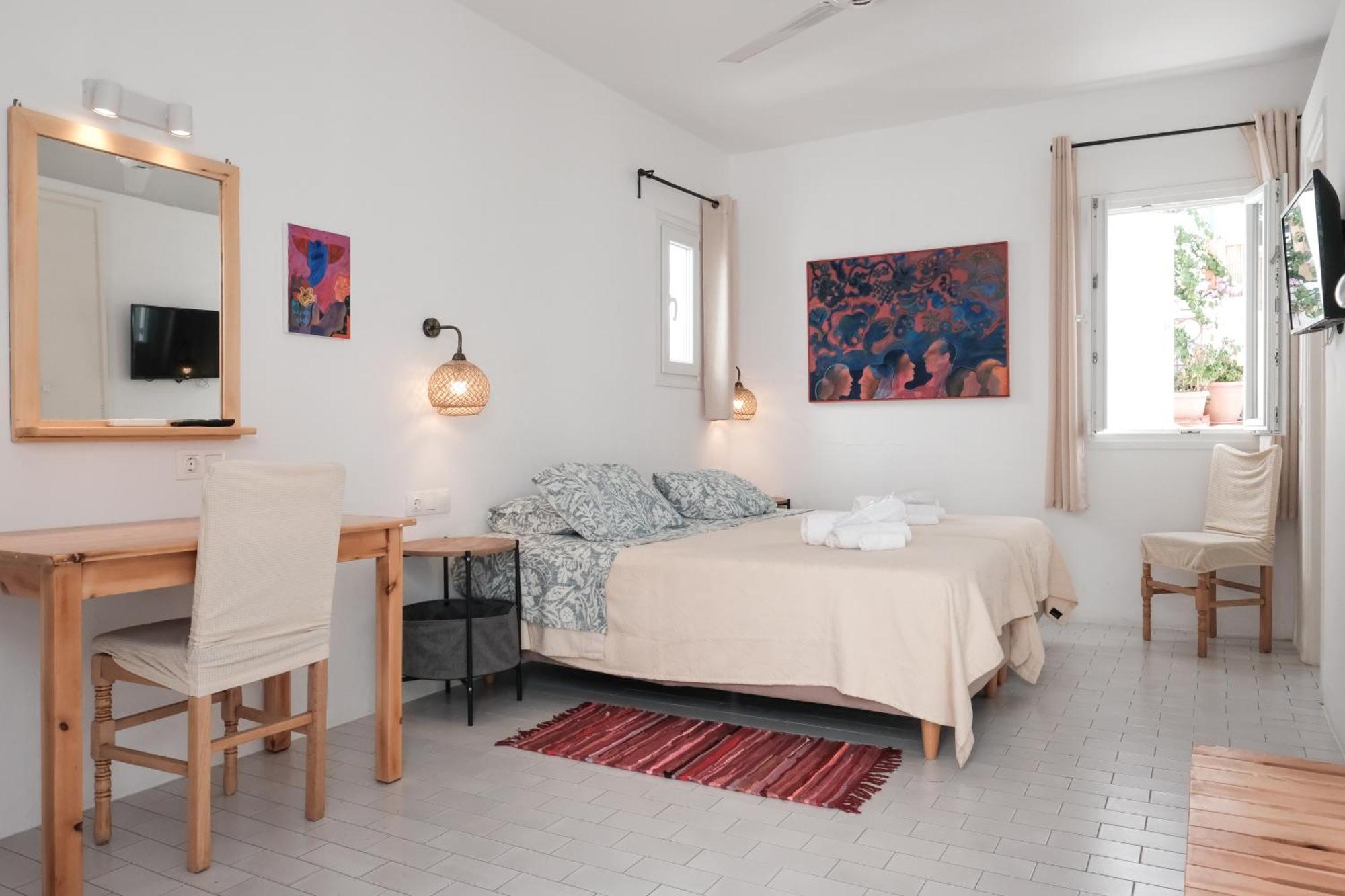 Angela's 2* Mykonos Town